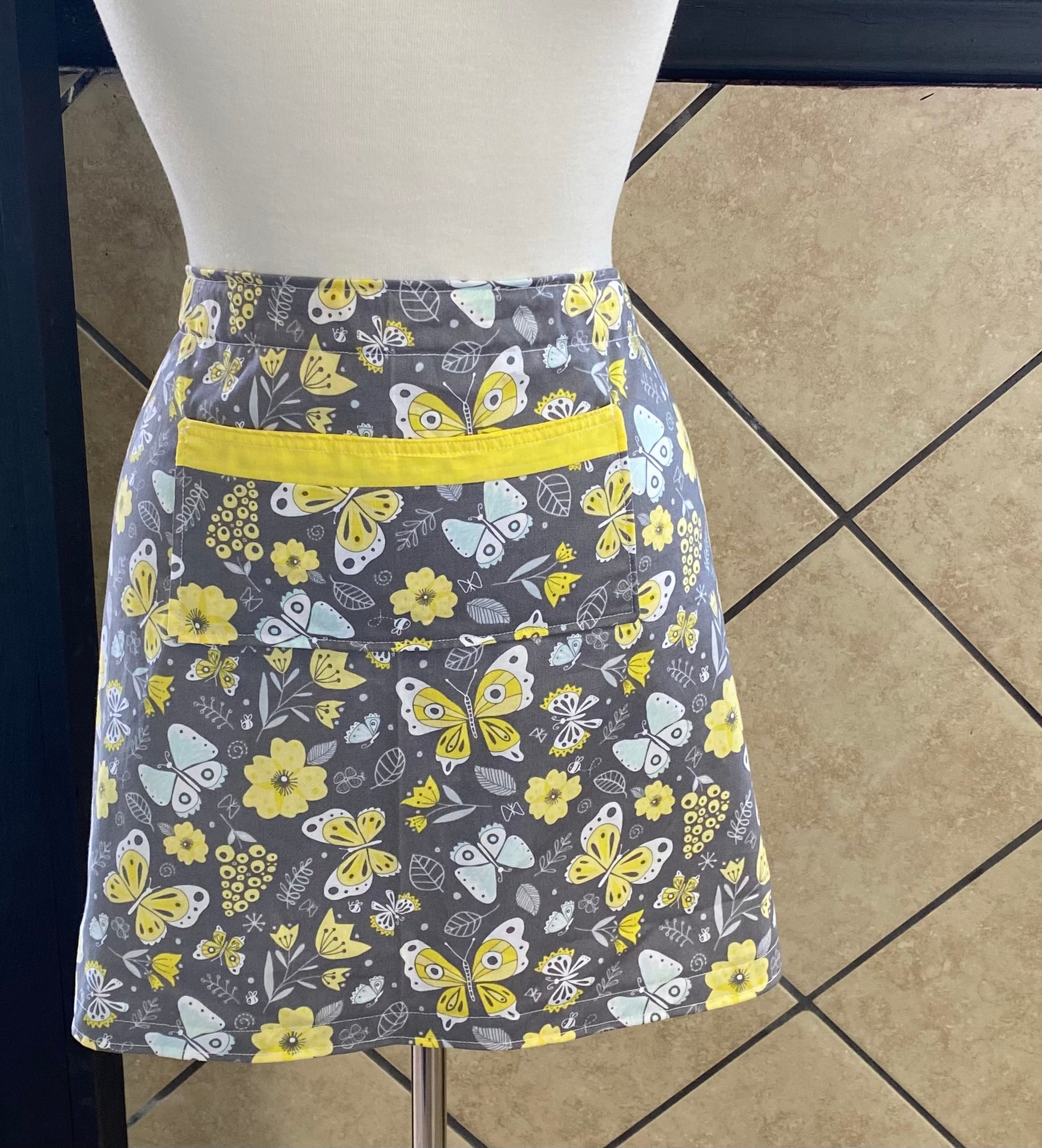 Handmade adjustable apron
